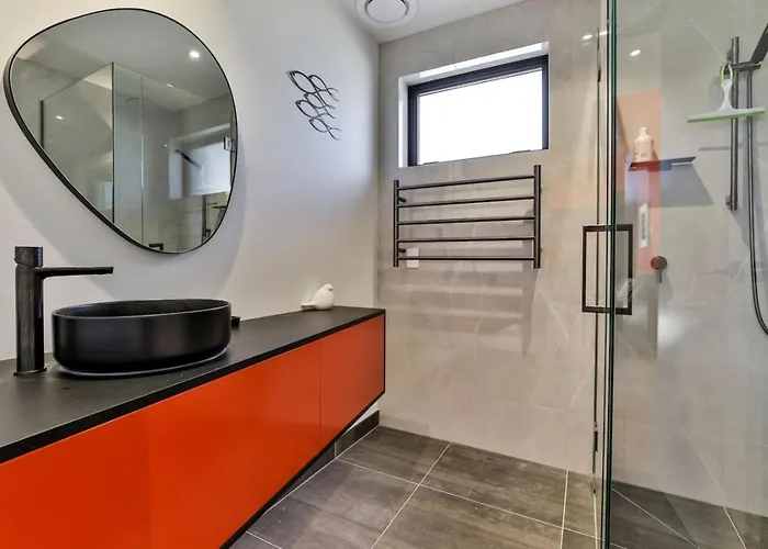 Modern Escape With Mezzanine Loft Apartment