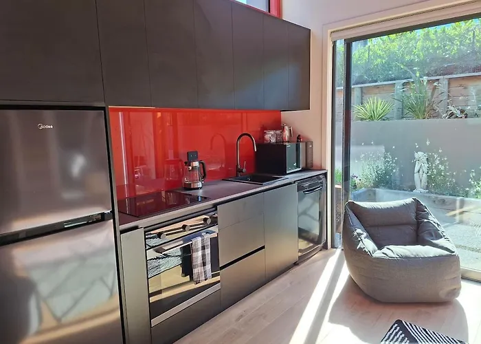 Apartment Modern Escape With Mezzanine Loft *