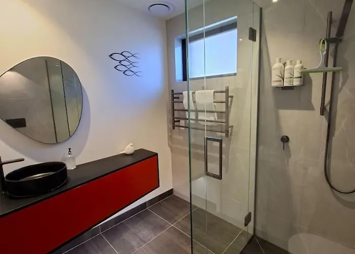 Modern Escape With Mezzanine Loft Apartment Wanaka